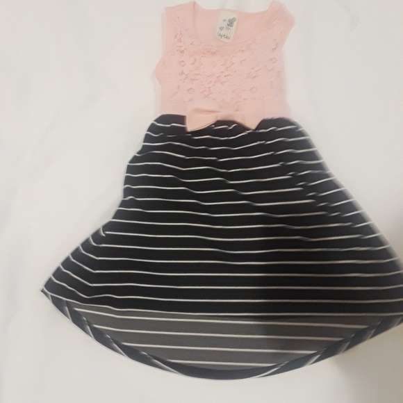 Black, white and peach dress cotton material - Picture 1 of 2